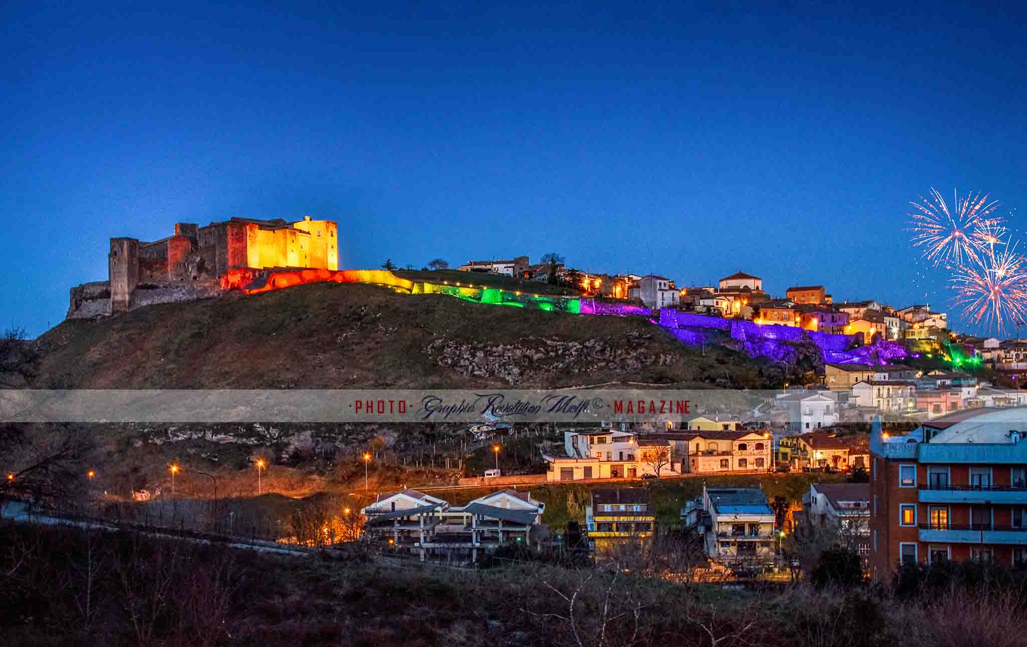 Le foto dei Corteo dei Giganti del Carnevale di Melfi mura millenarie illuminate colorate