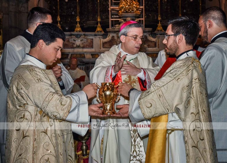 Melfi: stasera in Cattedrale per il Mercoledì Santo celebrata la messa crismale. Le foto