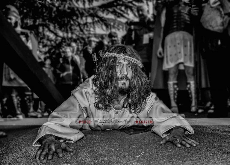 Via Crucis di Barile: ecco le foto dell’emozionante processione di ieri pomeriggio