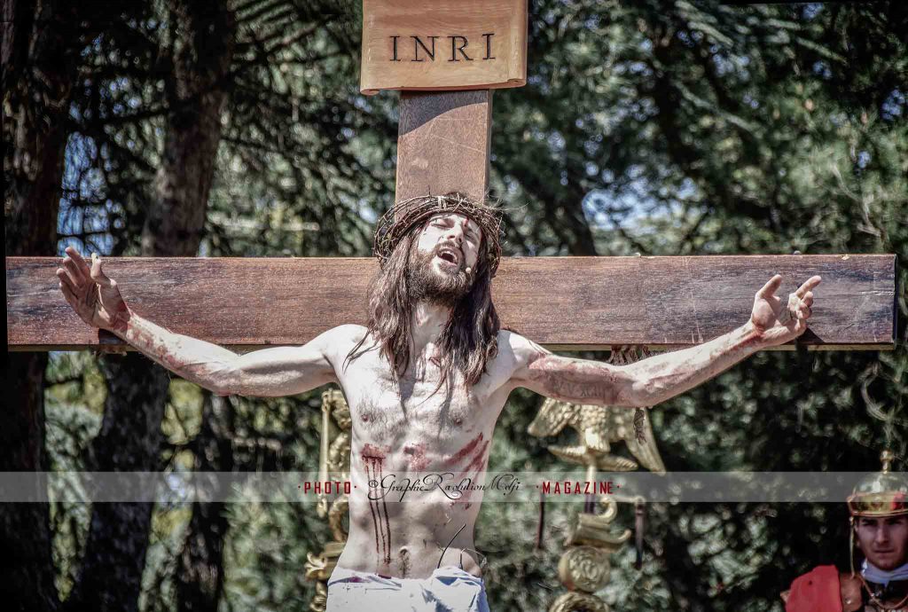 Rionero: ecco tutte le foto della struggente Via Crucis e crocifissione di Gesù del Sabato Santo