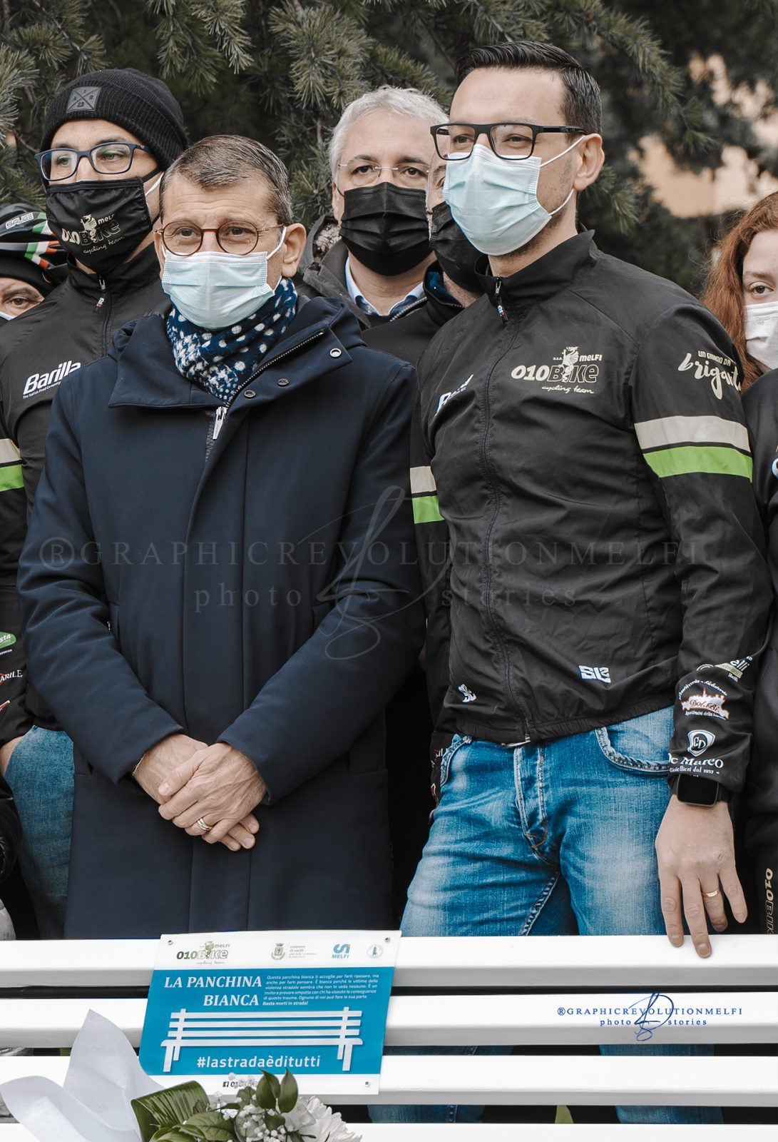 Una panchina bianca a Melfi per le vittime della strada Team 010 bike ciclisti melfi sindaco di melfi giuseppe maglione