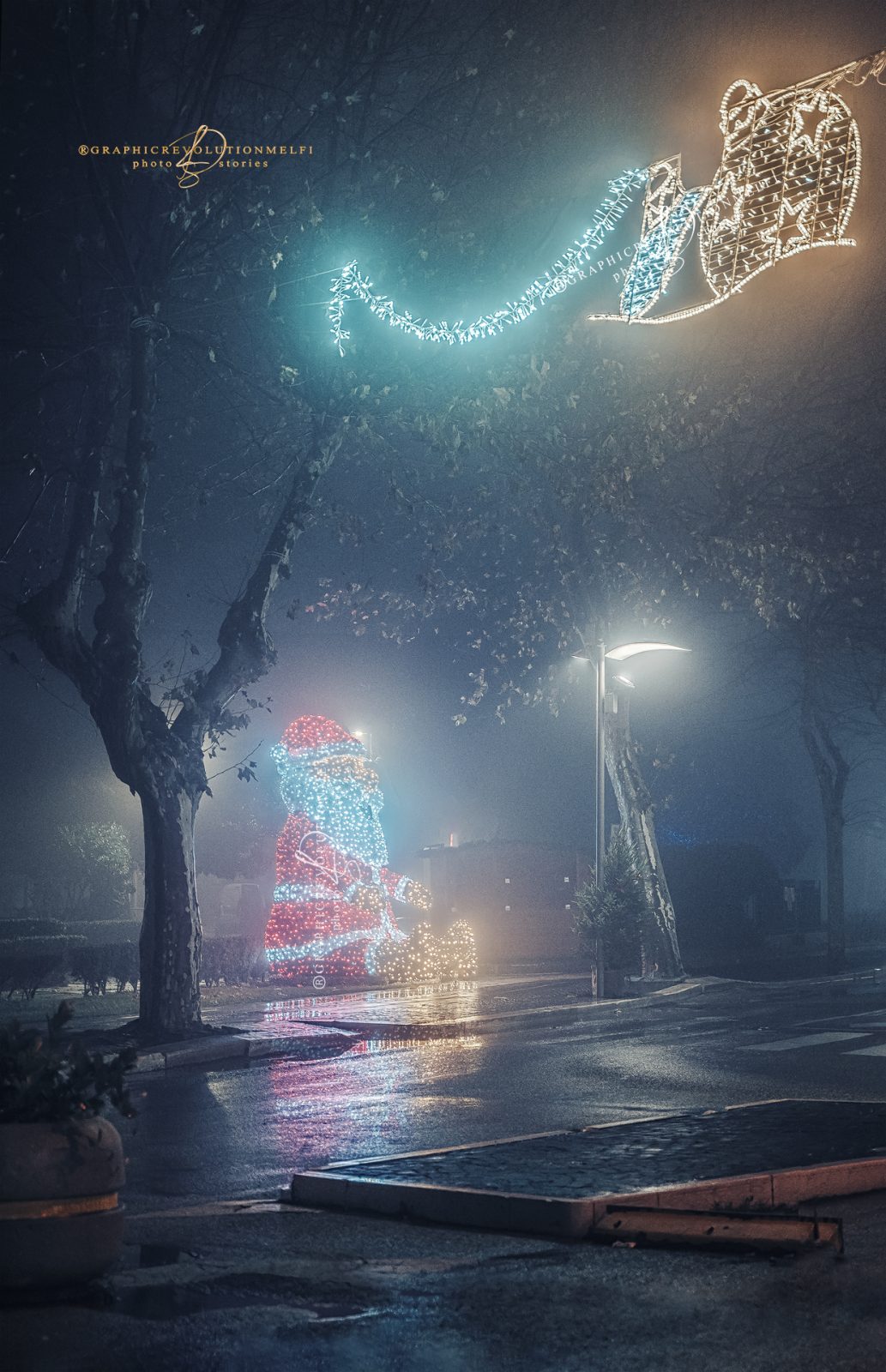 Melfi Natale 2021 le foto delle luminarie e videomapping babbo natale