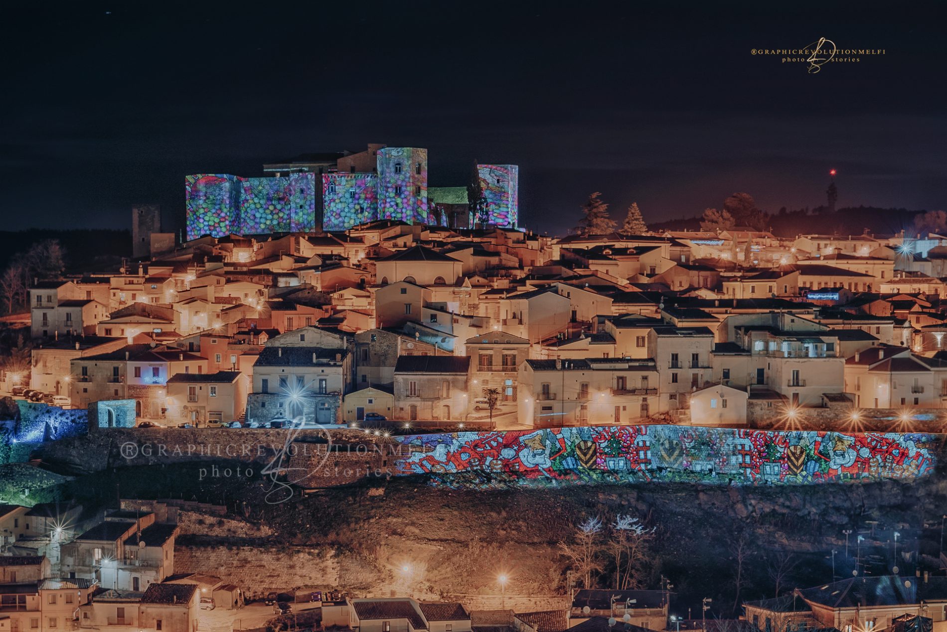 Melfi Natale 2021 le foto delle luminarie e videomapping belvedere cappuccini castello di melfi mura millenarie