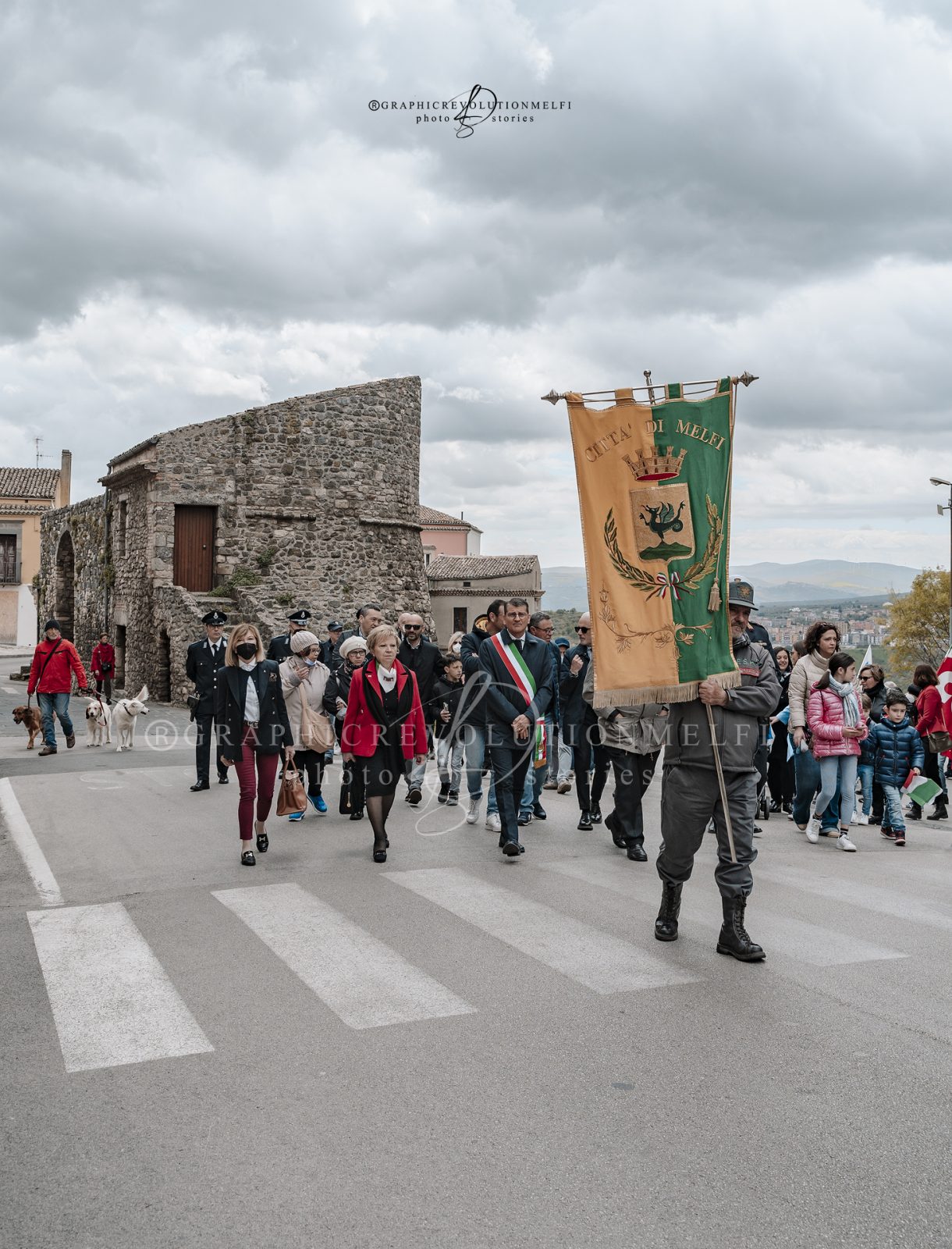 Melfi Festa della Liberazione Manifestazione del 25 Aprile 2022 sindaco giuseppe maglione tricolore basilicata porta venosina