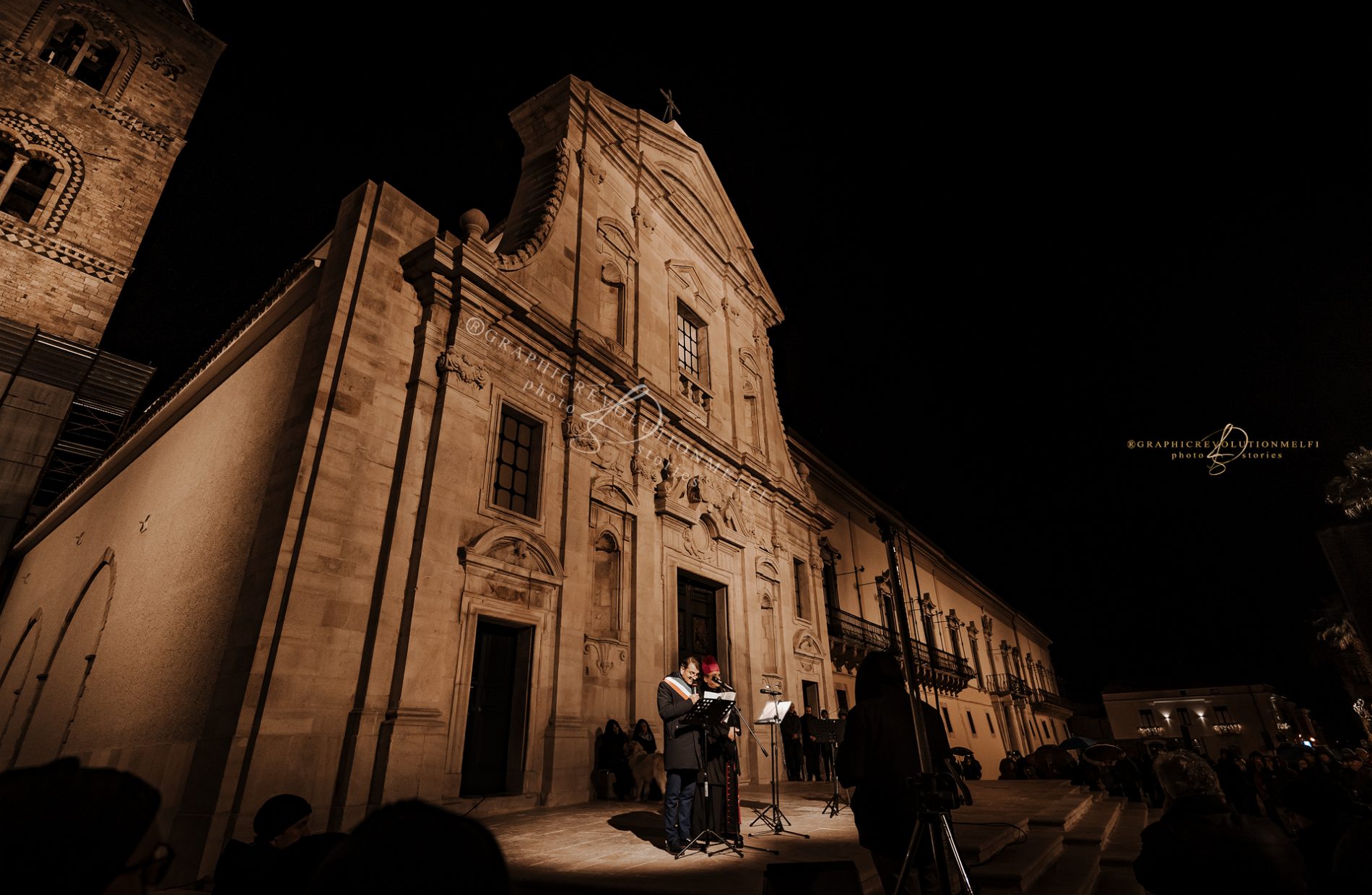 La Cattedrale di Melfi torna agli antichi splendori, rinnovata l'illuminazione Anno Santo e Giubileo Porta Santa illuminazione facciata restauro basilicata potenza rionero in vulture lavello fotografo italiano fotoreporter matrimoni