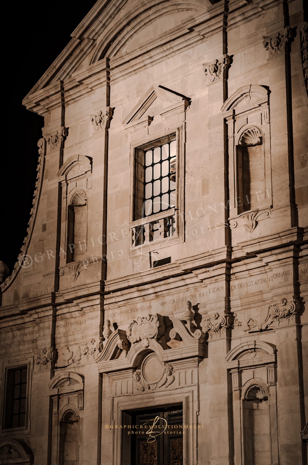 La Cattedrale di Melfi torna agli antichi splendori, rinnovata l'illuminazione Anno Santo e Giubileo Porta Santa illuminazione facciata restauro basilicata potenza rionero in vulture lavello fotografo italiano fotoreporter matrimoni