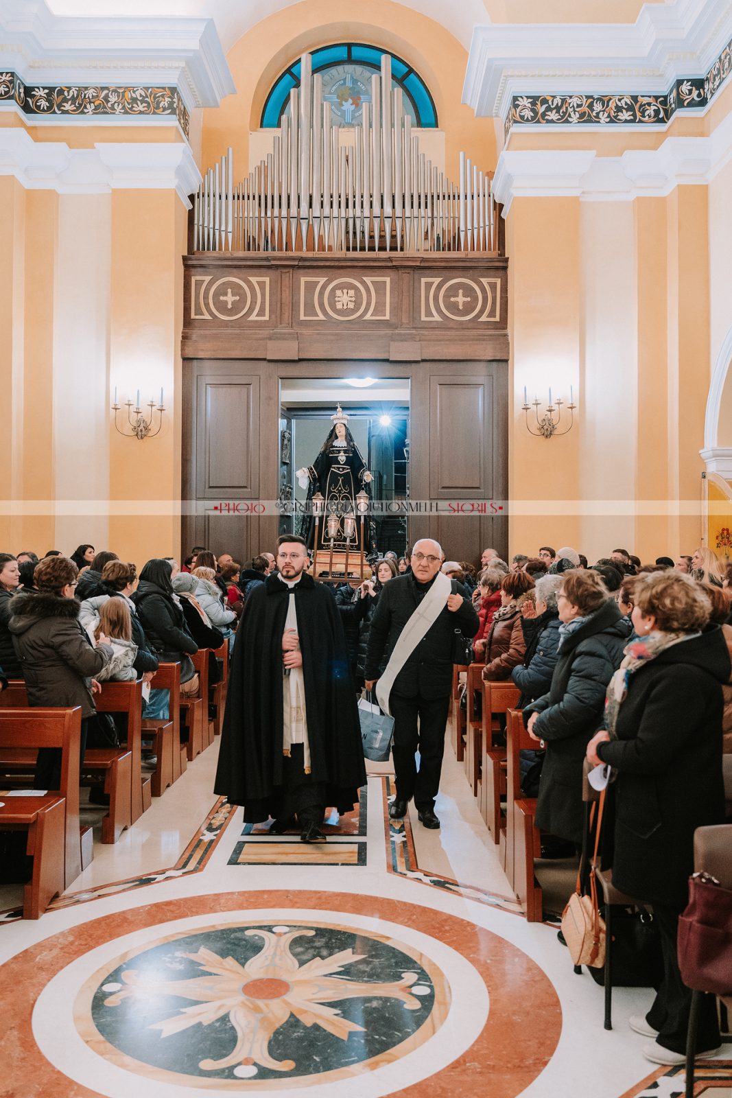 Riti della Pasqua Giovedí Santo Ultima Cena e Lavanda dei Piedi: Barile processione dell'Addolorata Chiesa Madre Don Davide