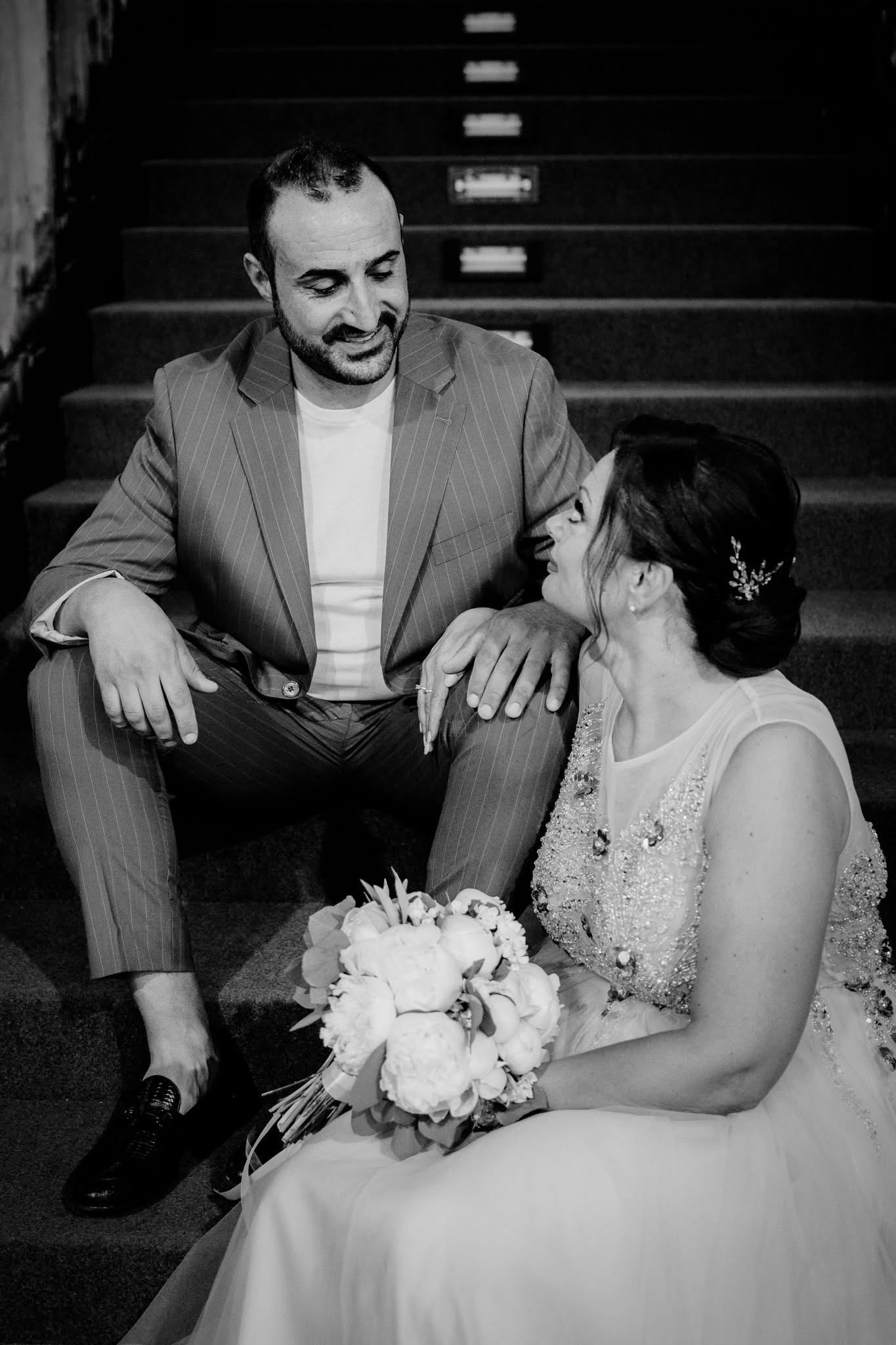 ritratto di coppia durante la promessa di matrimonio