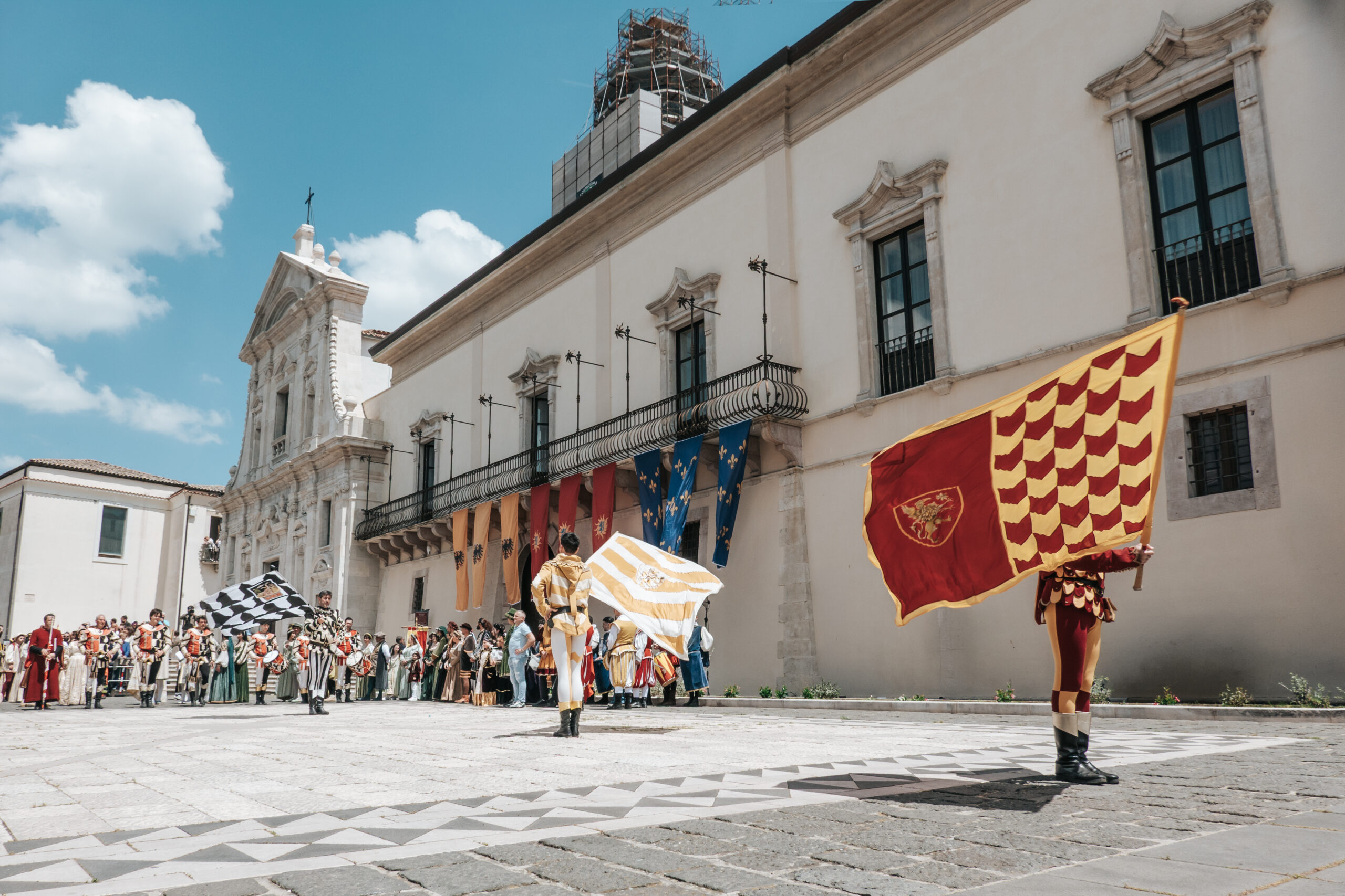 Sbandieratori di Arezzo alla Pentecoste di Melfi